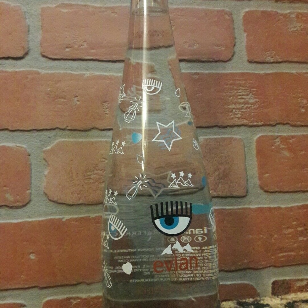 👁Chiara Ferragni Evian Collectible Glass Water Limited Edition Bottle Eye Heart - Picture 3 of 3